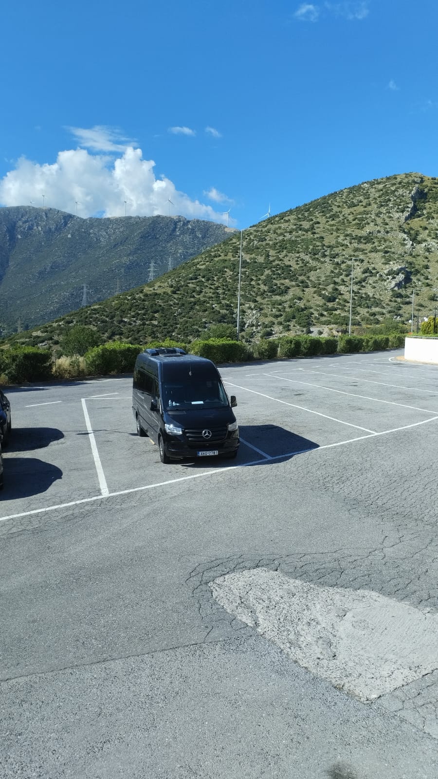Traveling to Greece as a Large Group? Why Executive Minibus Transfers Are the Ideal Choice