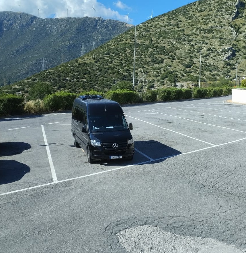 Traveling to Greece as a Large Group? Why Executive Minibus Transfers Are the Ideal Choice