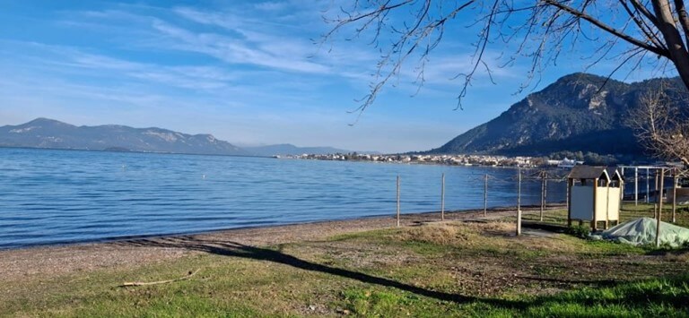 Relaxing coastal stop at Kamena Vourla on our way back to Athens. The beautiful coastal view of Kamena Vourla with mountains in the background during our return drive.